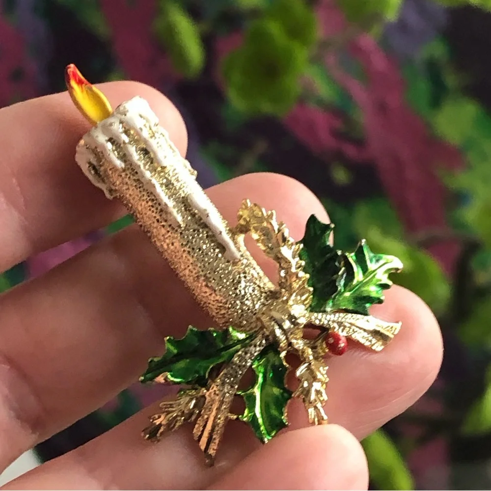 Vintage Christmas candle enamel brooch pin